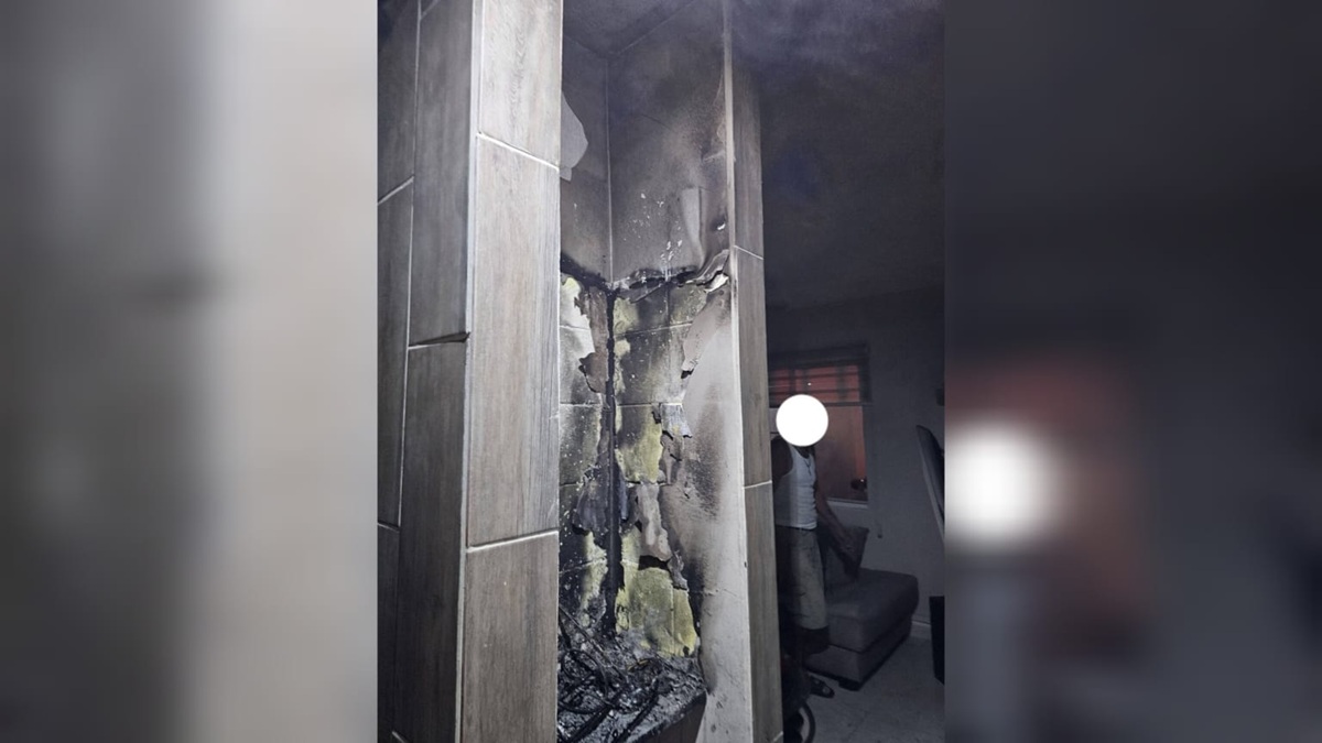 Bomberos Veteranos de Mazatlán atendieron un incendio por veladora en una vivienda