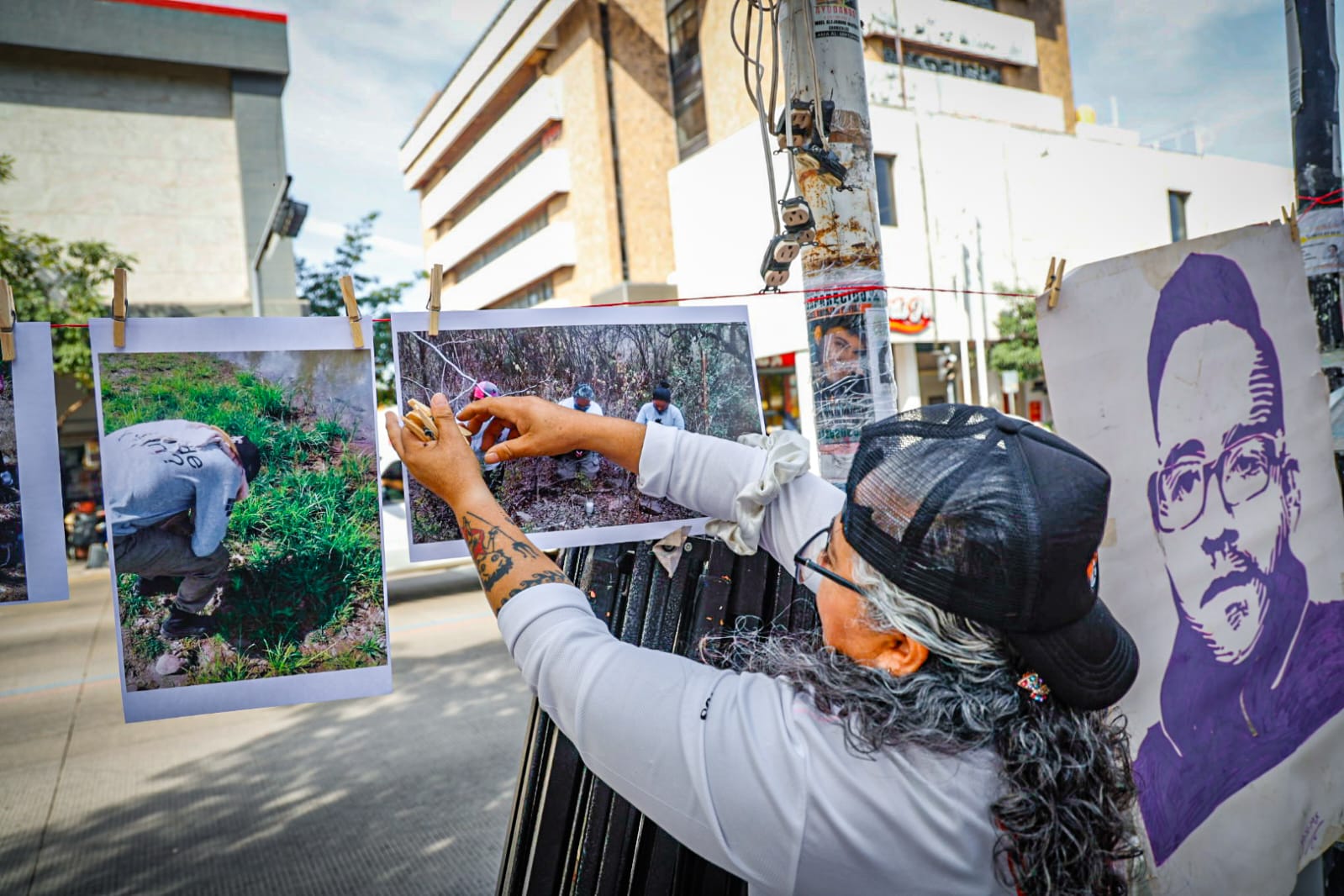 Tendedero de fotografías para visibilizar a Yosimar García Cruz