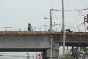 Cae obrero de un puente en Mazatlán