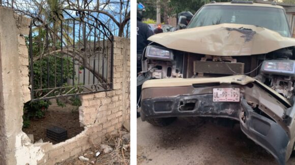 Conductor de una camioneta se hace perseguir por agentes de vialidad y se impacta contra una vivienda en Los Mochis, Sinaloa