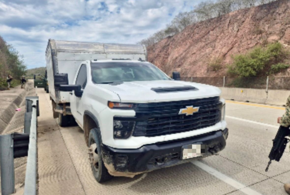 Camioneta con hidrocarburos asegurada en Mazatlán