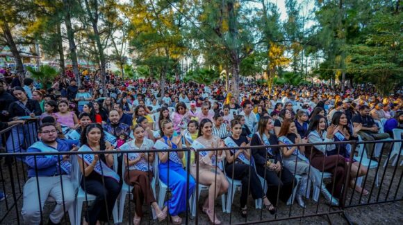 Navidad se despide en Mazatlán, Sinaloa y abre paso a la fiesta del Carnaval 2026
