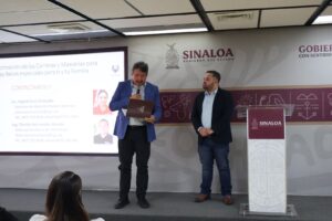 Capacitan a servidores públicos en Sinaloa