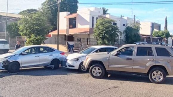 Carambola deja solo daños materiales en el Centro de Guasave, Sinaloa