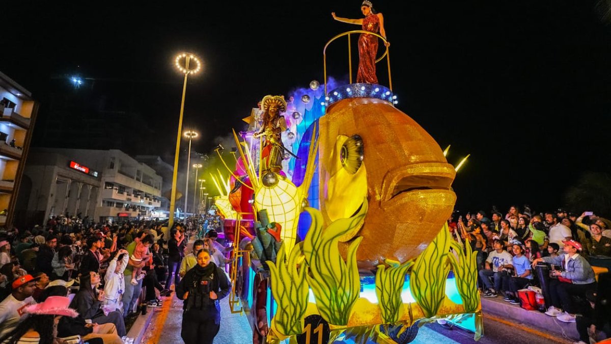 carnaval de mazatlan sinaloa 2026 desfiles historicos gigantes