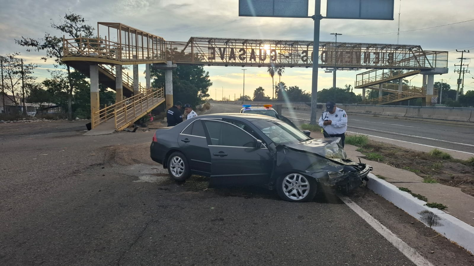 Hallan carro chocado en la México 15 en Guasave