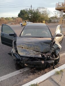 Hallan carro chocado en la México 15 en Guasave