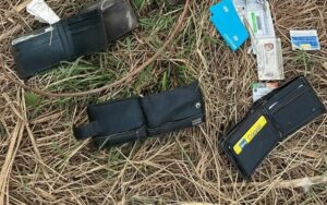 Carteras abandonadas en la México 15, en Mazatlán