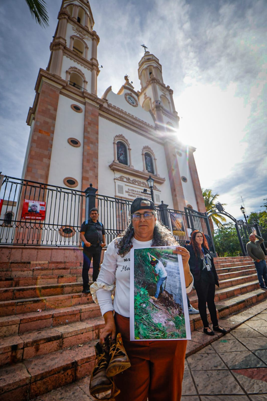 Tendedero de fotografías para visibilizar a Yosimar García Cruz