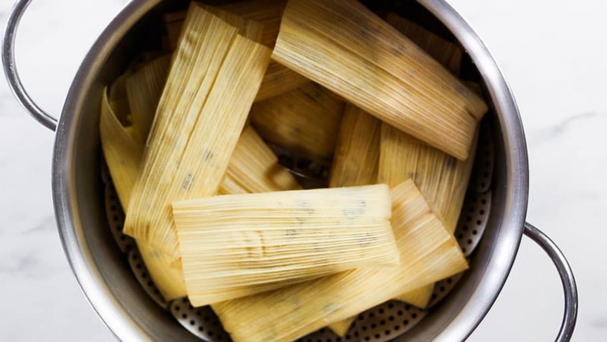 Cazuela cocinando tamales