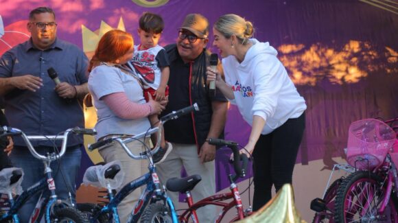 Llegaron Melchor, Gaspar y Baltasar al Parque Central de Mazatlán, Sinaloa, para festejar a más de 30 mil niños y sus familias