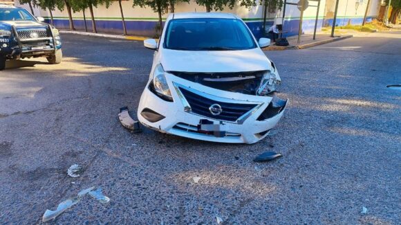Choque en el centro de Guasave, Sinaloa, deja únicamente daños materiales