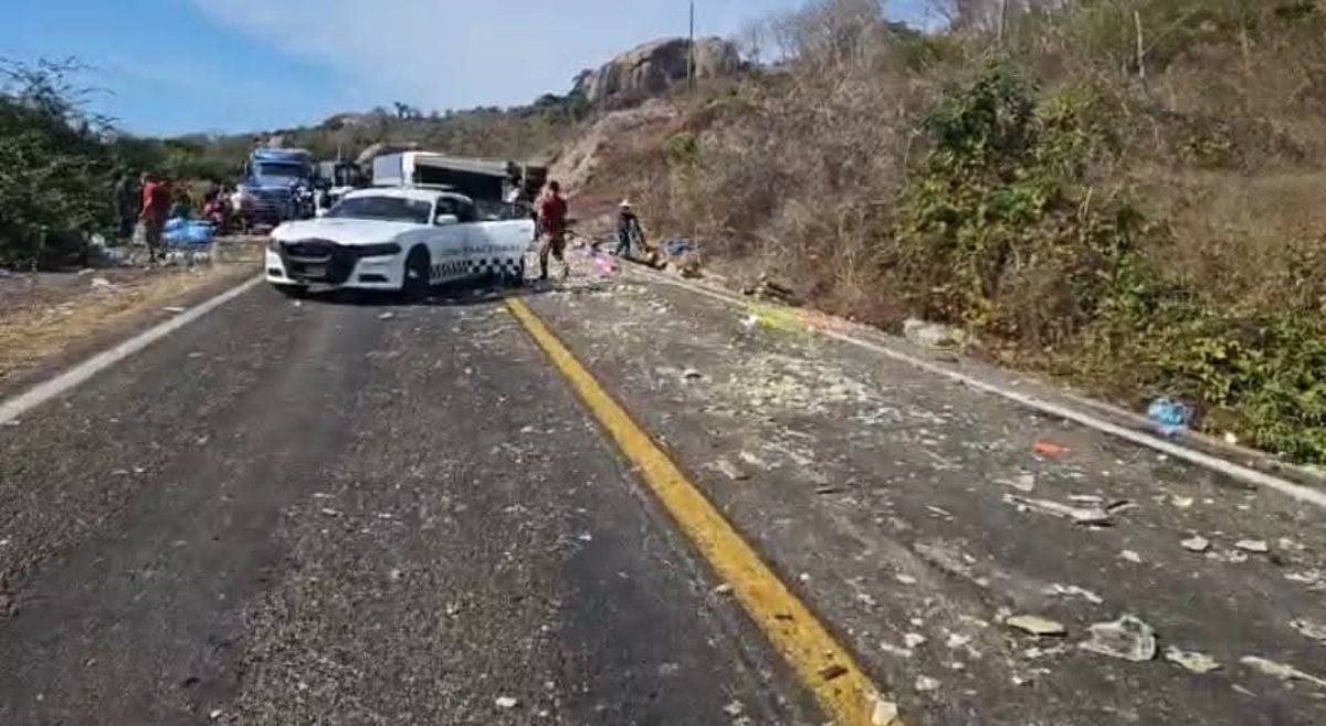 choque de camiones de carga en mazatlan lesionados