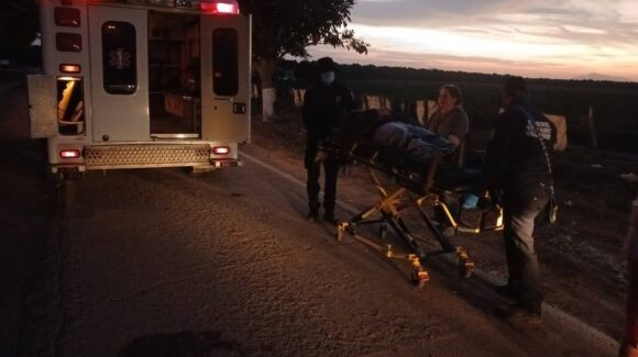 Motociclista resulta lesionado tras accidente por invasión de carril en El Walamo, Sinaloa