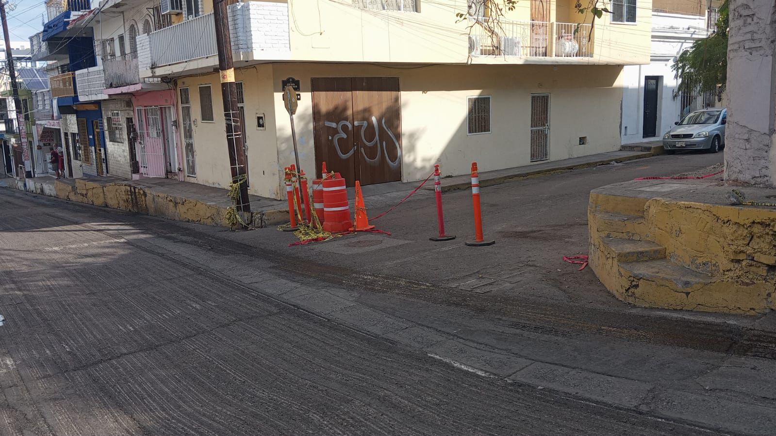 Cierre vial en avenida Benito Juárez por reencarpetado