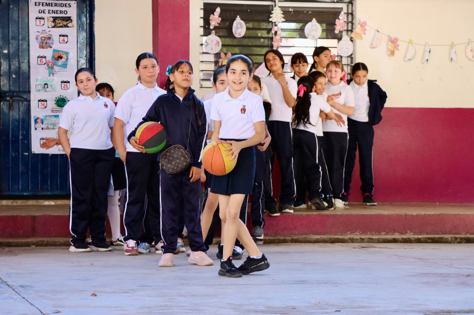 Clases de baloncesto en escuelas de Badiraguato, Sinaloa