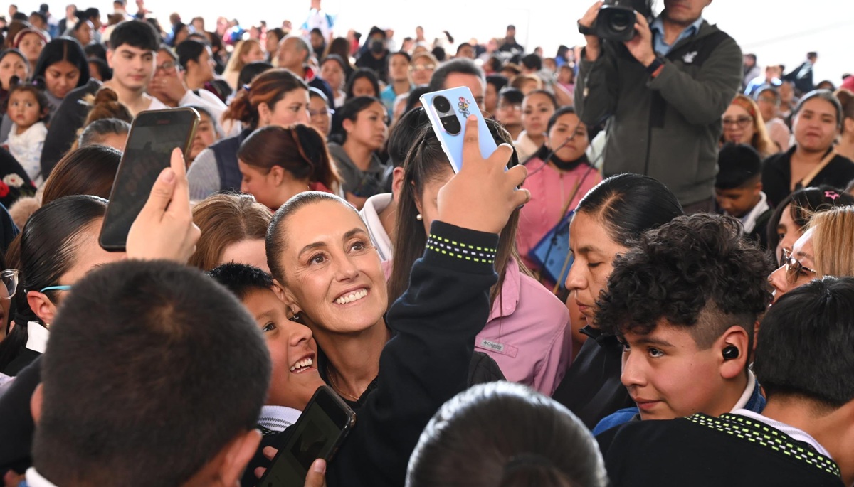 Claudia Sheinbaum destacó los apoyos sociales para alumnos de secundaria