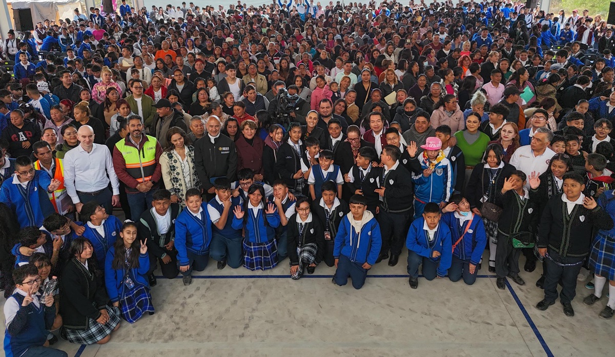 Claudia Sheinbaum destacó los apoyos sociales para alumnos de secundaria