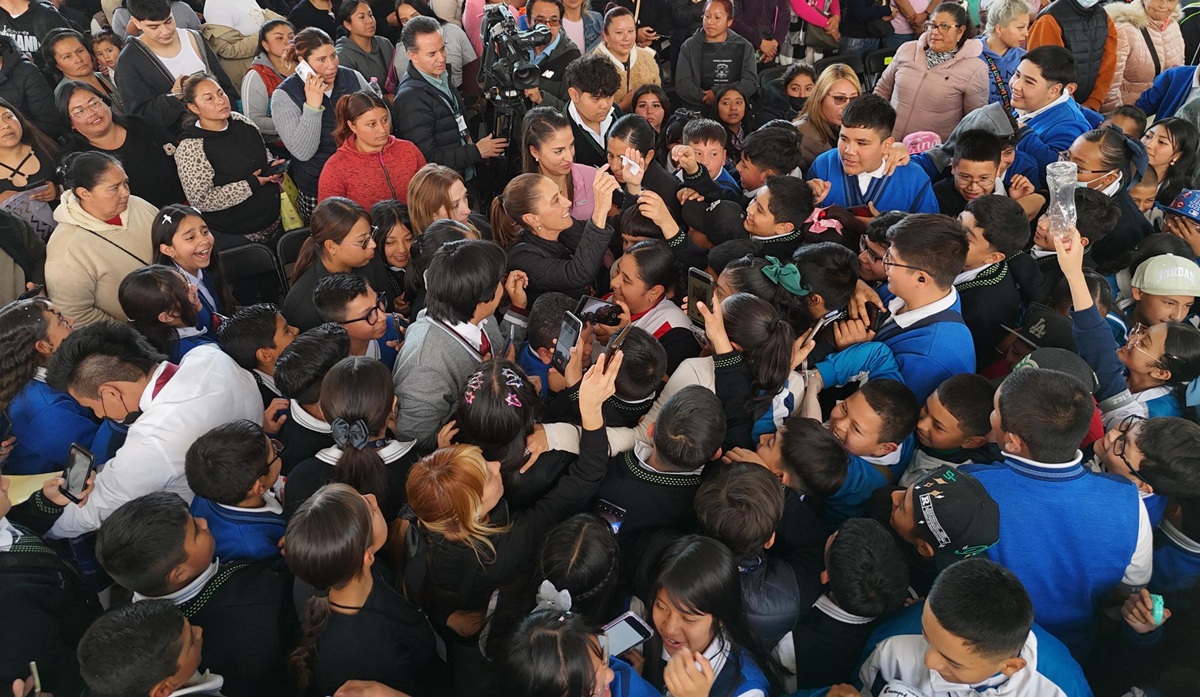 Claudia Sheinbaum destacó los apoyos sociales para alumnos de secundaria