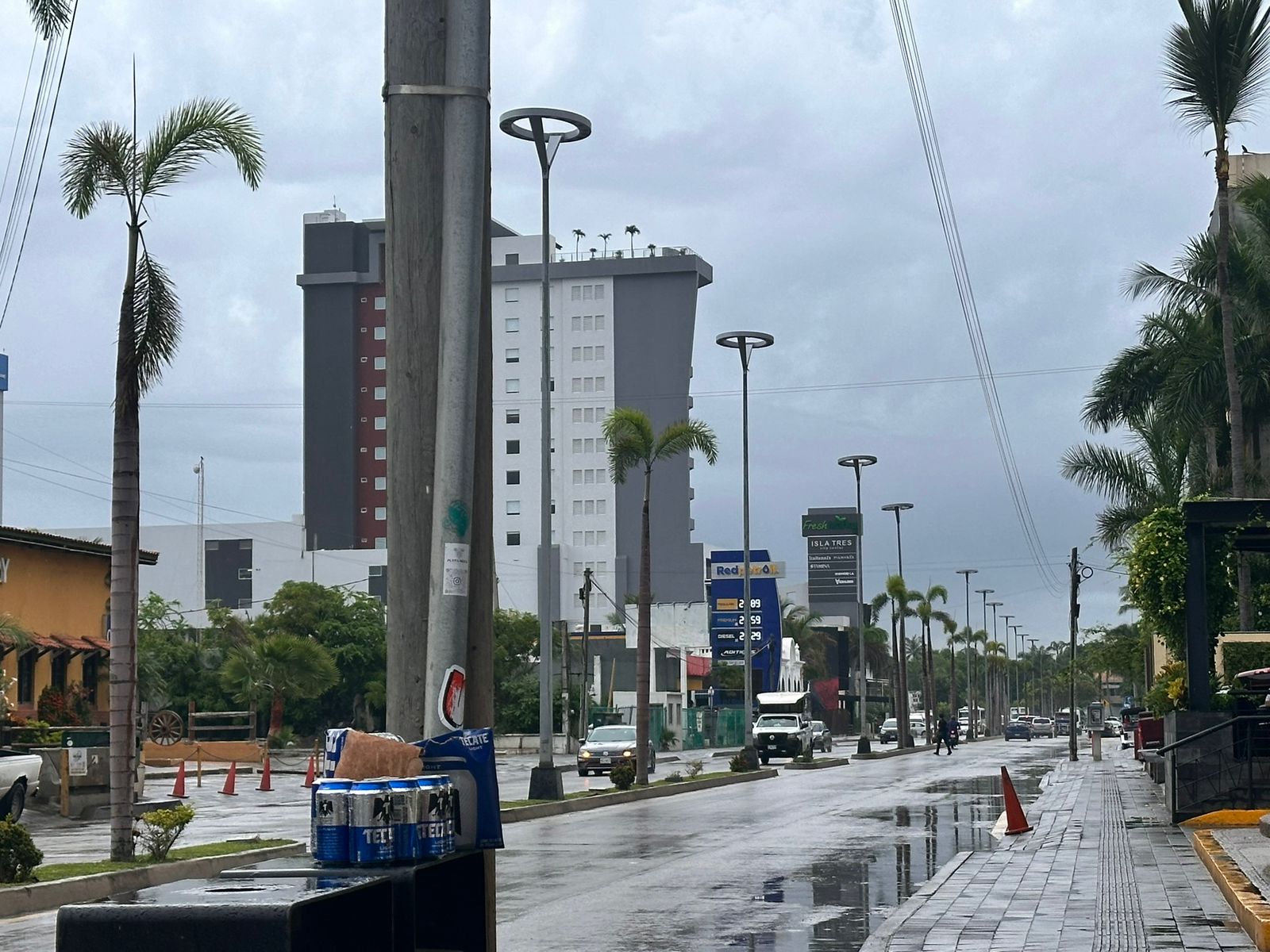 Calles de Mazatlán mojadas por la lluvia