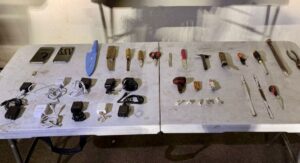 Aseguran droga y otros objetos ilícitos en penal de Aguaruto, en Culiacán