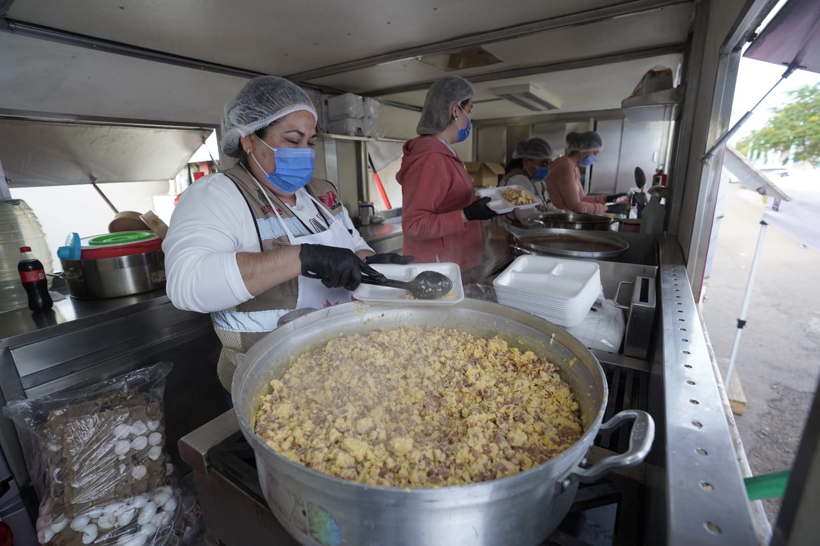 Cocina móvil de DIF Sinaloa en hospitales de Culiacán