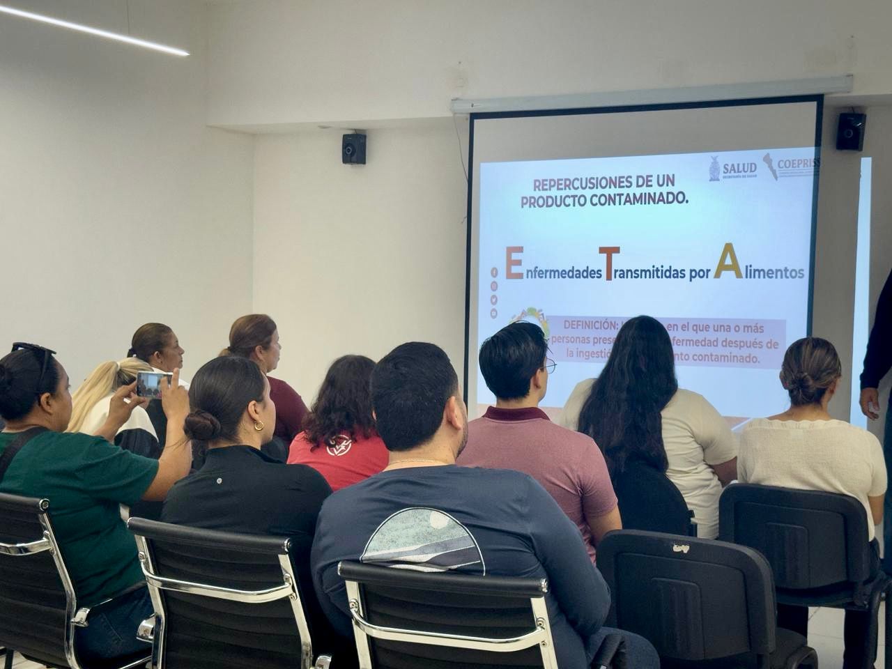 Coepriss capacita a emprendedores gastronómicos en Mazatlán