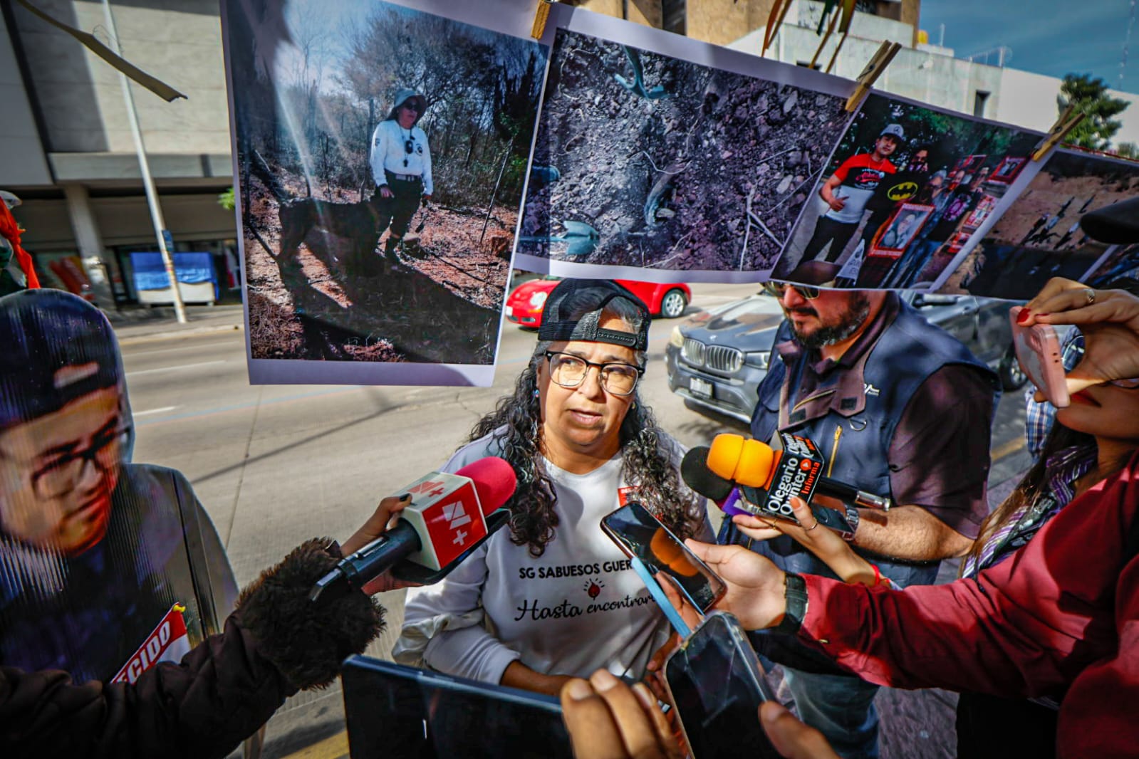 Tendedero de fotografías para visibilizar a Yosimar García Cruz
