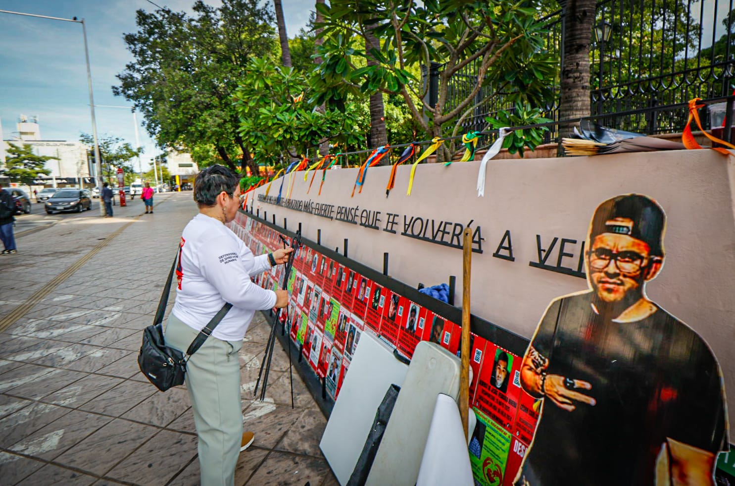 Tendedero de fotografías para visibilizar a Yosimar García Cruz