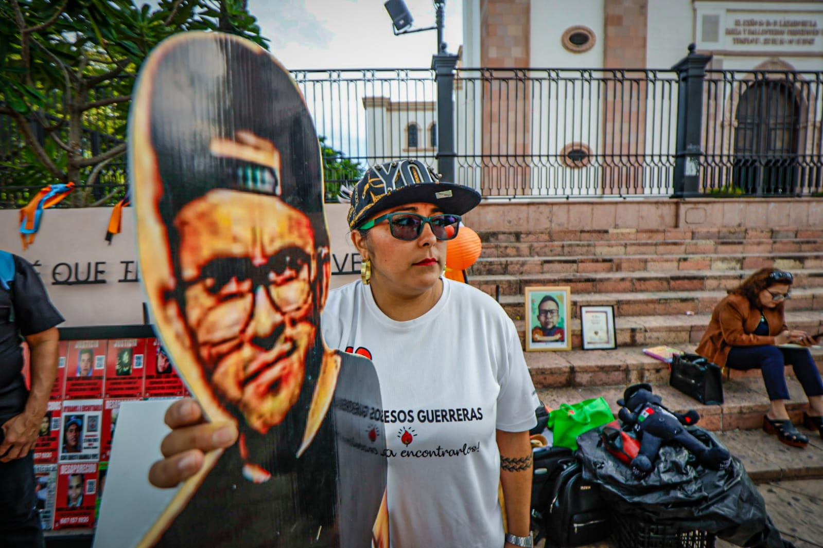 Tendedero de fotografías para visibilizar a Yosimar García Cruz