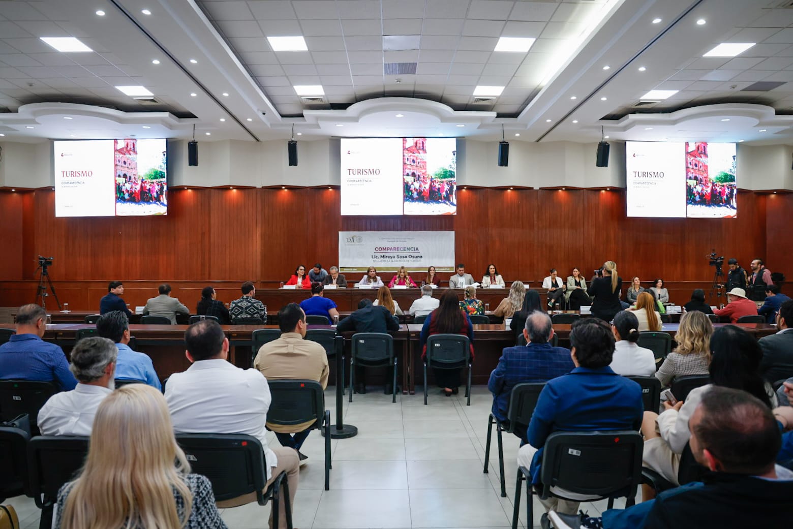 Mireya Sosa, secretaria de Turismo en Sinaloa, comparece ante el Congreso local