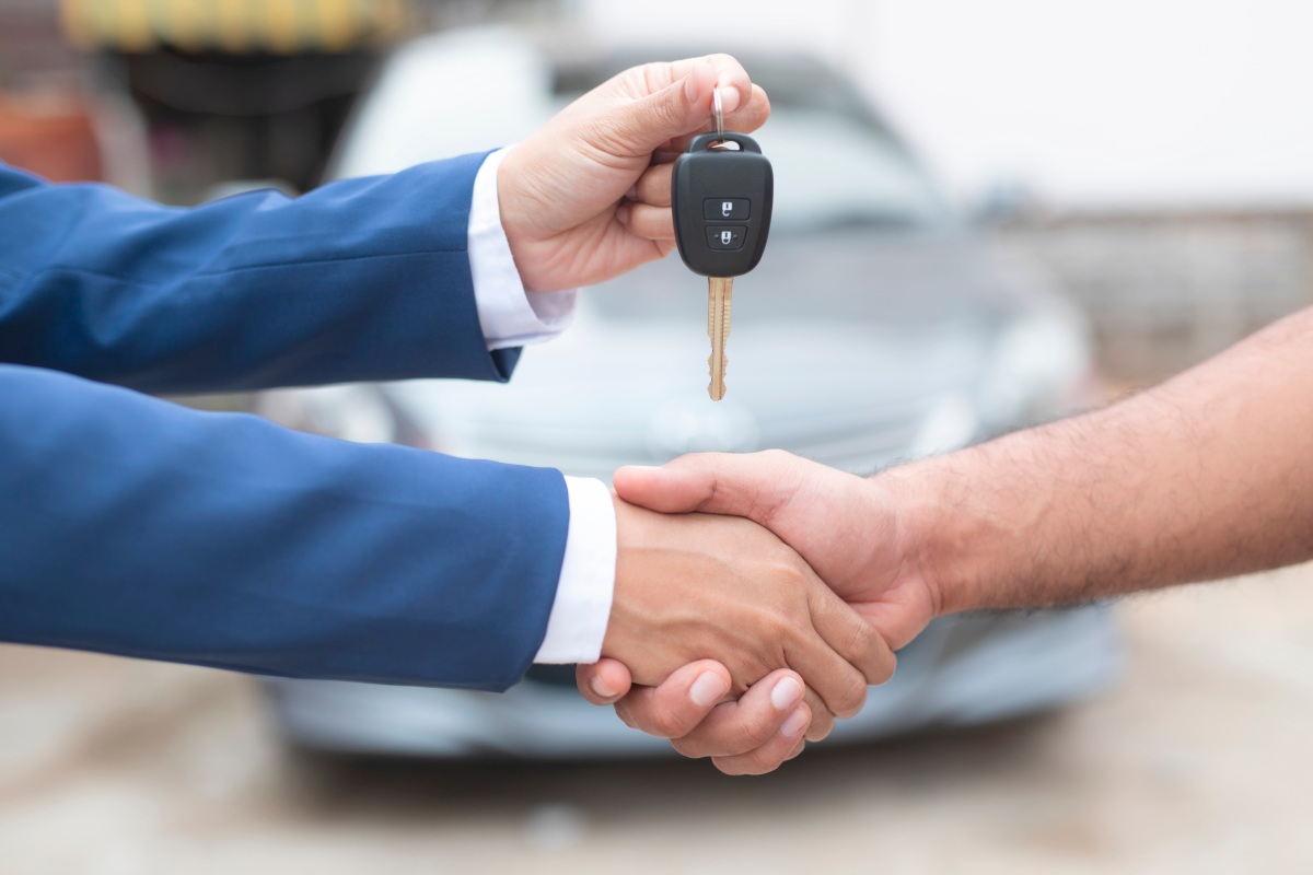 Entrega de llaves de compra de auto