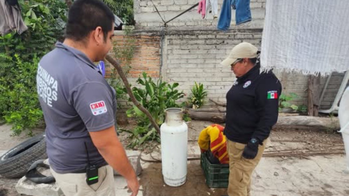 conato de incendio por flamazo en vivienda de tecualilla