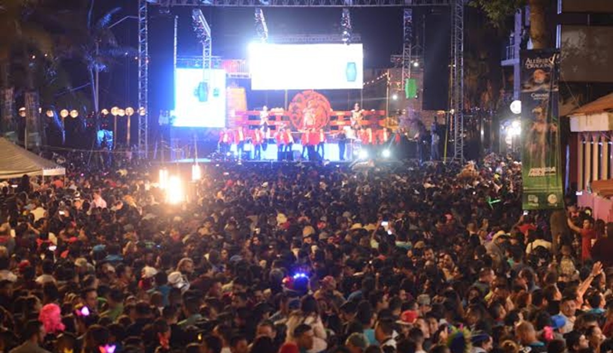 Paseo Olas Altas durante el Carnaval de Mazatlán