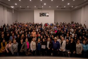 Capacitan a estudiantes y empresarios en Guasave