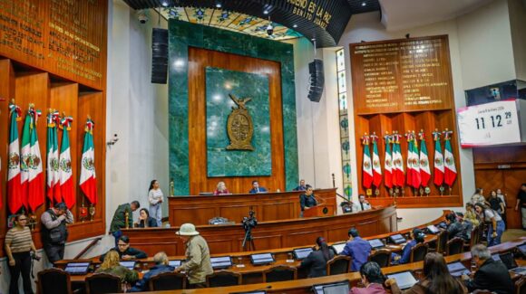 ¡Se prende el cerro en el Congreso de Sinaloa! Diputado acusa a la oposición de votar por una “feria” (VIDEO)