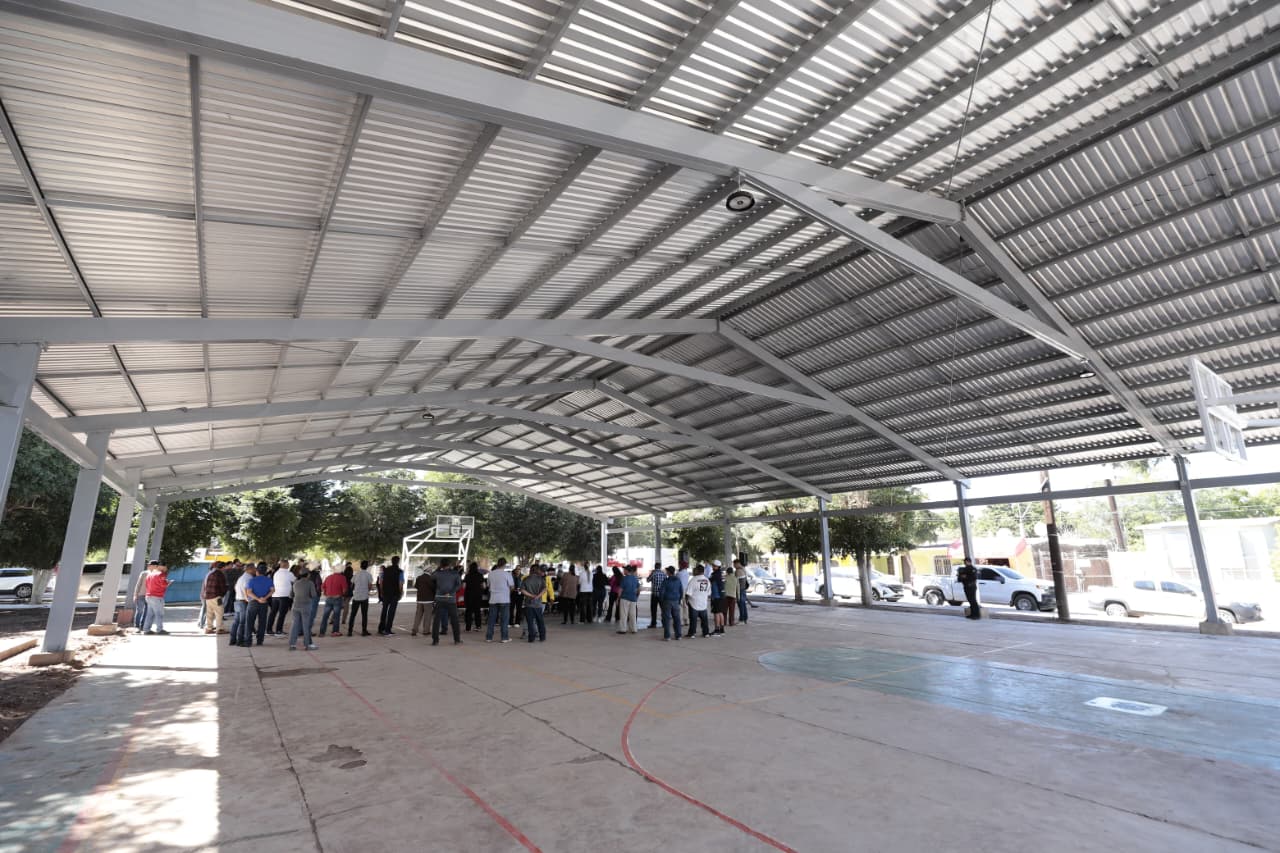 Construyen techumbre en Nío, Guasave, Sin.