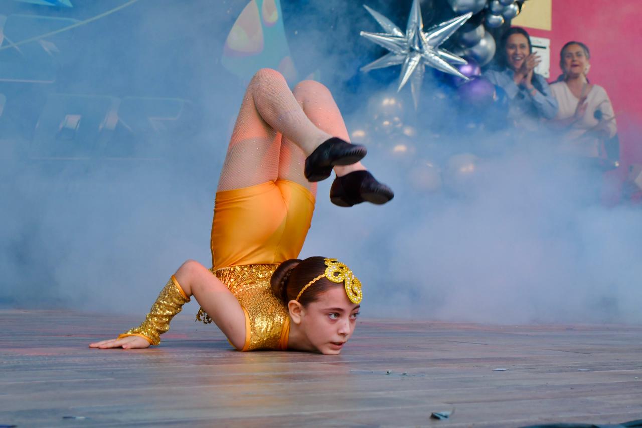 Coronan a las Embajadoras de la Niñez del Carnaval de Guamúchil