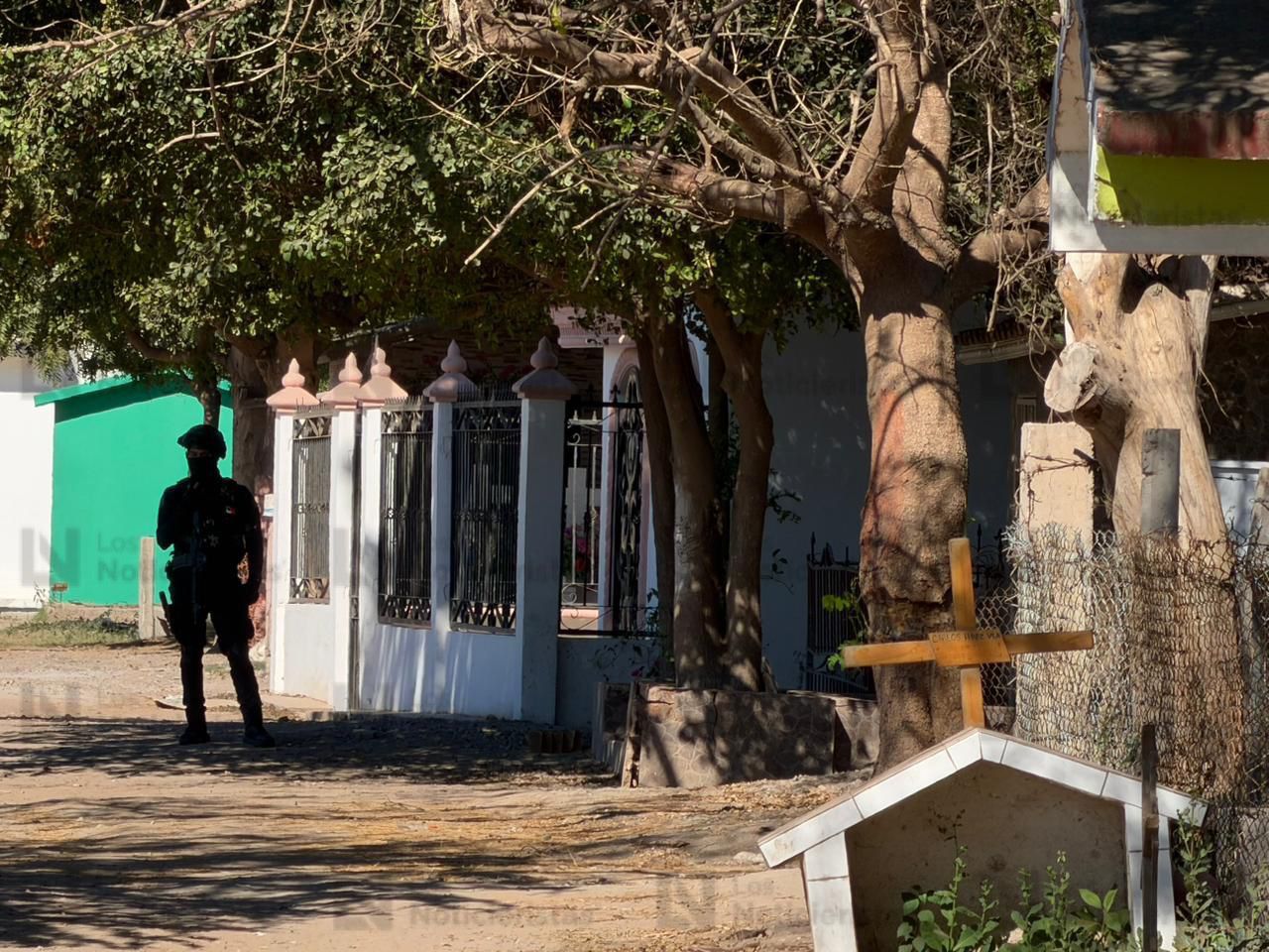 Arrojan cuerpo en el panteón de Lo de Sauceda en Villa Ángel Flores, Navolato