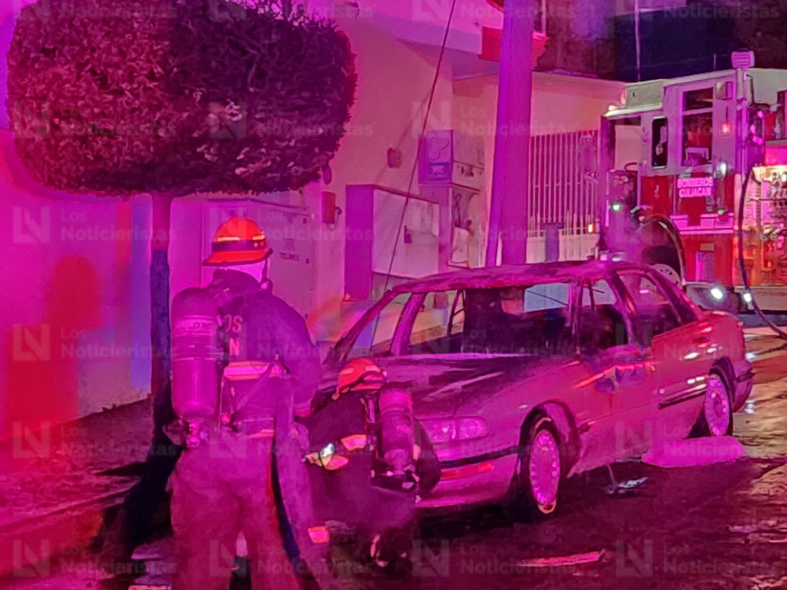 Cuerpos de calcinados dentro de un carro en la Col. Guadalupe de Culiacán, Sin.