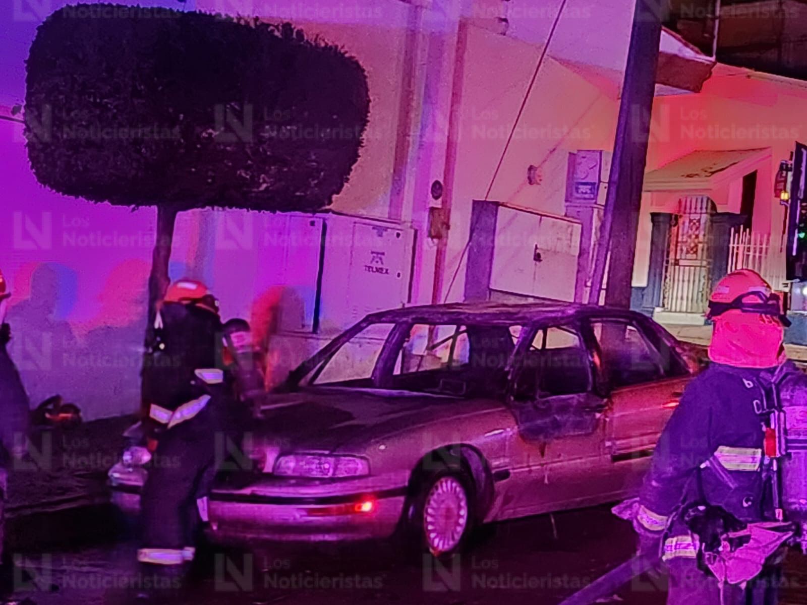 Cuerpos de calcinados dentro de un carro en la Col. Guadalupe de Culiacán, Sin.