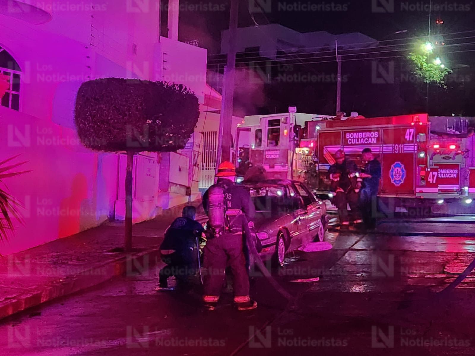 Cuerpos de calcinados dentro de un carro en la Col. Guadalupe de Culiacán, Sin.