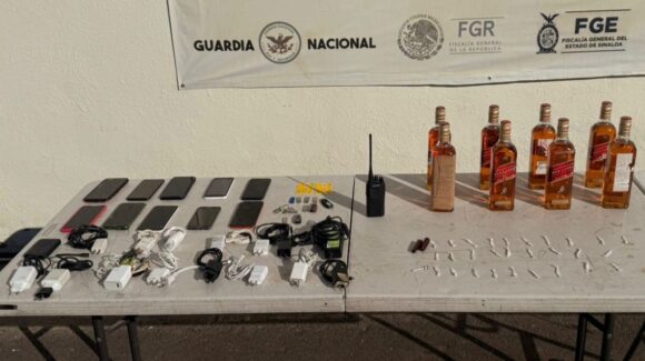 ¡Se acabó la fiesta! Decomisan botellas de whisky, droga y celulares en esculque en el penal de Aguaruto, Culiacán
