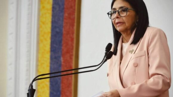 Delcy Rodríguez, vicepresidenta de Venezuela, pide a EU prueba de vida de Nicolás Maduro y su esposa