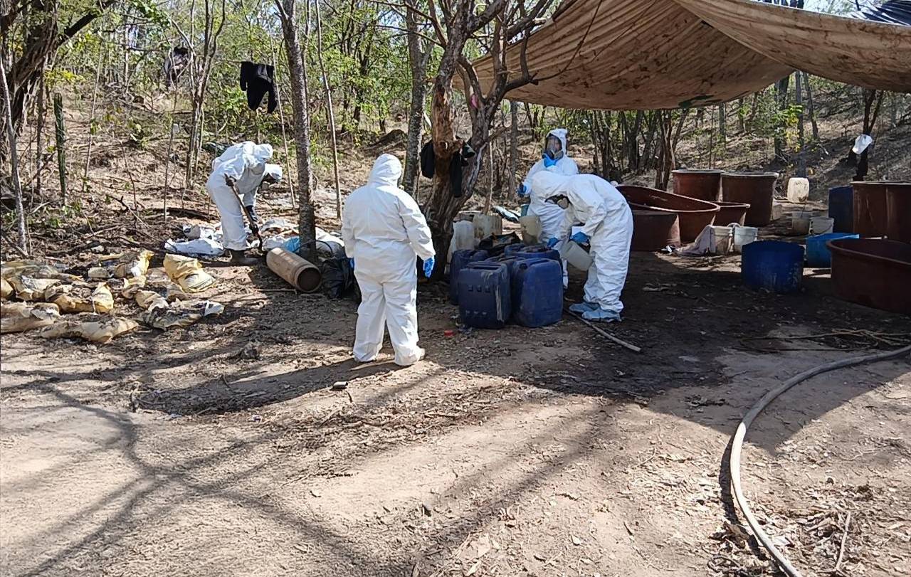 destruyen narcolaboratorio en culiacan
