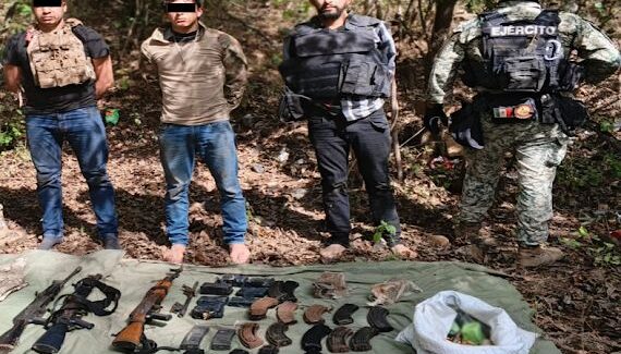 Aseguran armas, explosivos y municiones tras operativo en San Ignacio, Sinaloa