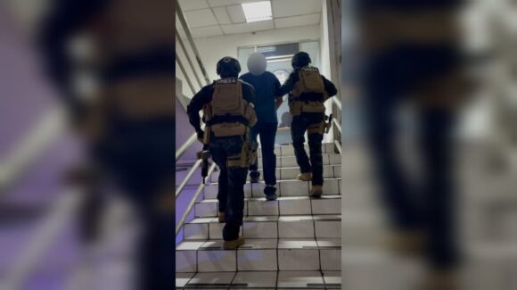 Detienen en Culiacán, Sinaloa a Adalberto por intento de feminicidio; lo acusan de agredir a la víctima con arma blanca