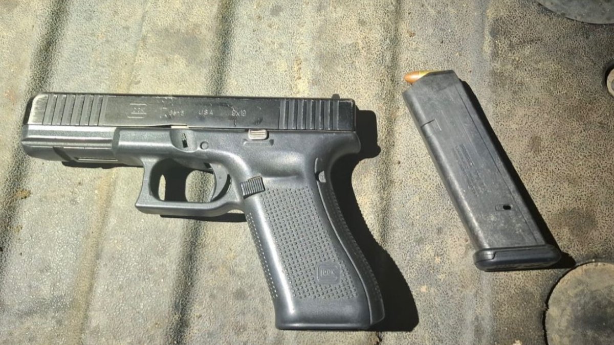 detienen a dos civiles armados y aseguran motocicleta robada en mazatlan arma