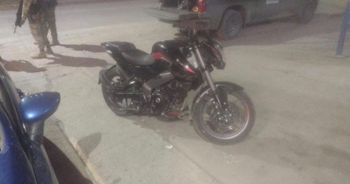 detienen a dos civiles armados y aseguran motocicleta robada en mazatlan moto