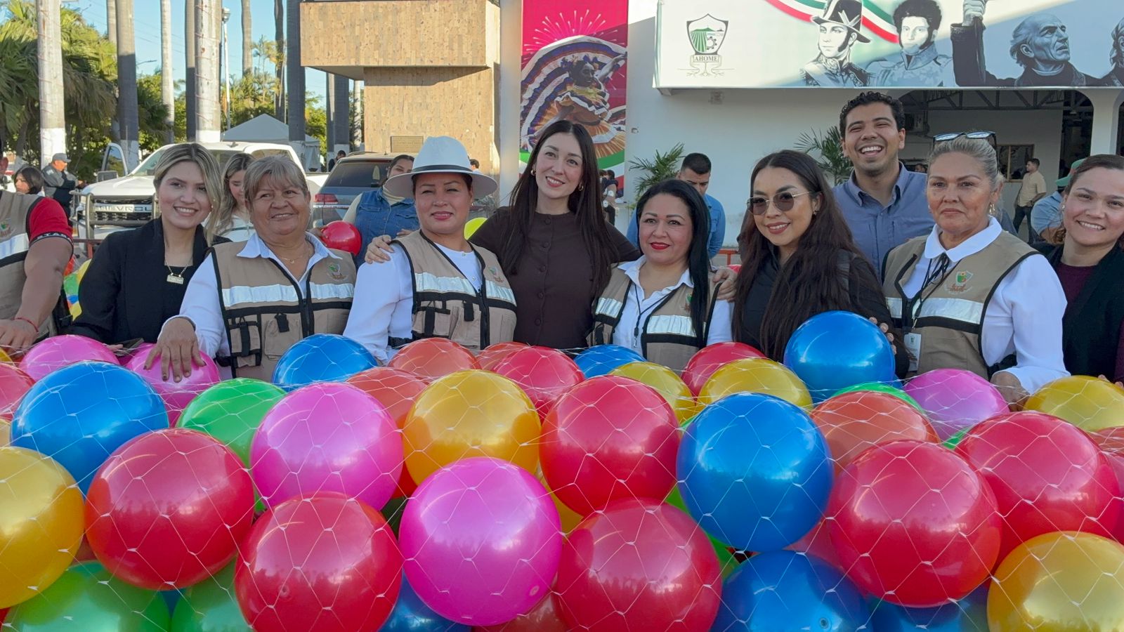 Gobierno de Ahome consiente a familias durante Día de Reyes